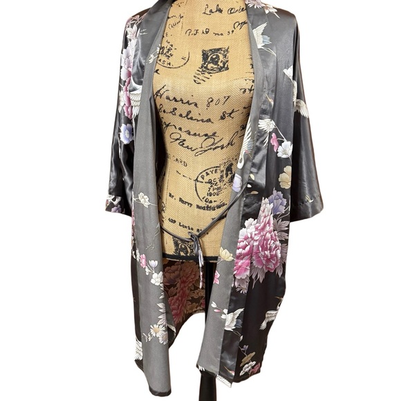 NWT Kim+Ono Chrysanthemum Floral And Crane Short Robe - Picture 10 of 11